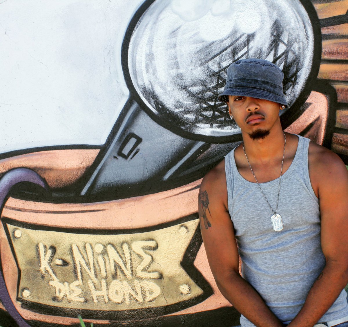 kninediehond's tweet photo. Catch me on @headwarmaz 2moro 25August2015 @ 22:30pm with @LinkrisDGenius #Headwarmaz #KnineDieHond #GhettoFool #Kaapstad #BruinEnVaniPlain https://t.co/lPGJsksEnW