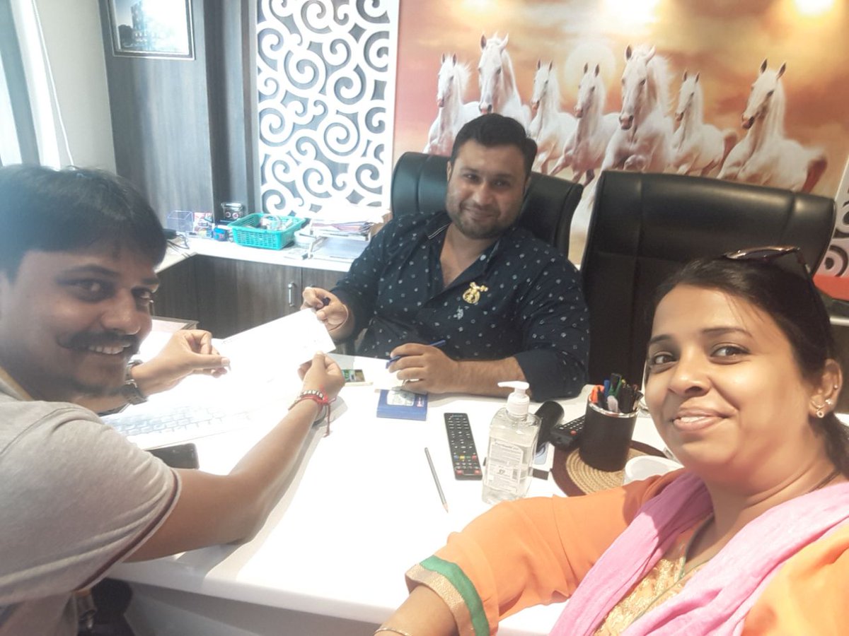 orientalsabers's tweet photo. Ahmedabad's first Nf lighthouse Hotel customer signup with @NowFloats 
https://t.co/St7LPbcJS0 https://t.co/B48iQ0REwM