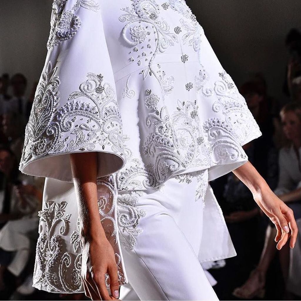 BrideMinded's tweet photo. #ralphandrusso #couture #hautecouture #enbellishedfabric #detailedfabric #whitesilkcrepe lavishly embellished wit… https://t.co/opaNOXYP2A https://t.co/QNyi1otWTm