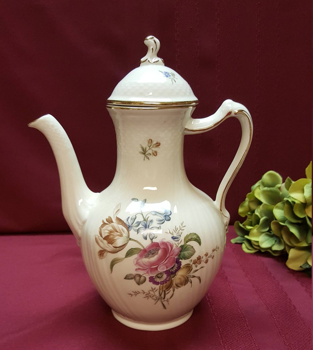 Lyn_Bluefish901's tweet photo. 1970s ROYAL COPENHAGEN Porcelain Coffeepot, Frijsenborg Basketweave P… https://t.co/PQpXauI5uH #Etsy #1970sPorcelain https://t.co/XsLdSWqXmG