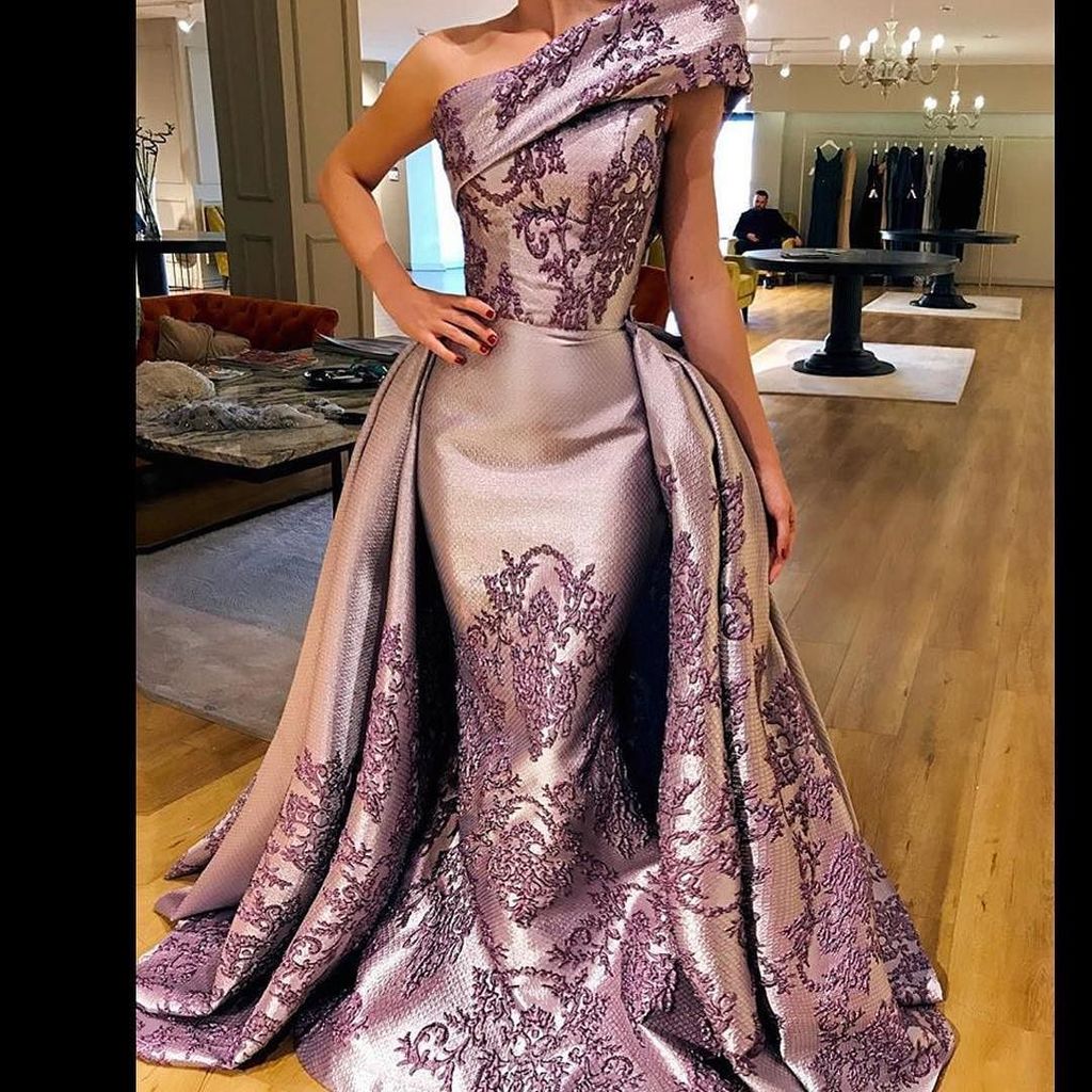 BrideMinded's tweet photo. #valdrinsahitiofficial #breathtaking #masterpiece #redcarpet #detailedfabric #embroideryart @valdrinsahitiofficial https://t.co/lbfonLELMy https://t.co/a6FHHJ91LE
