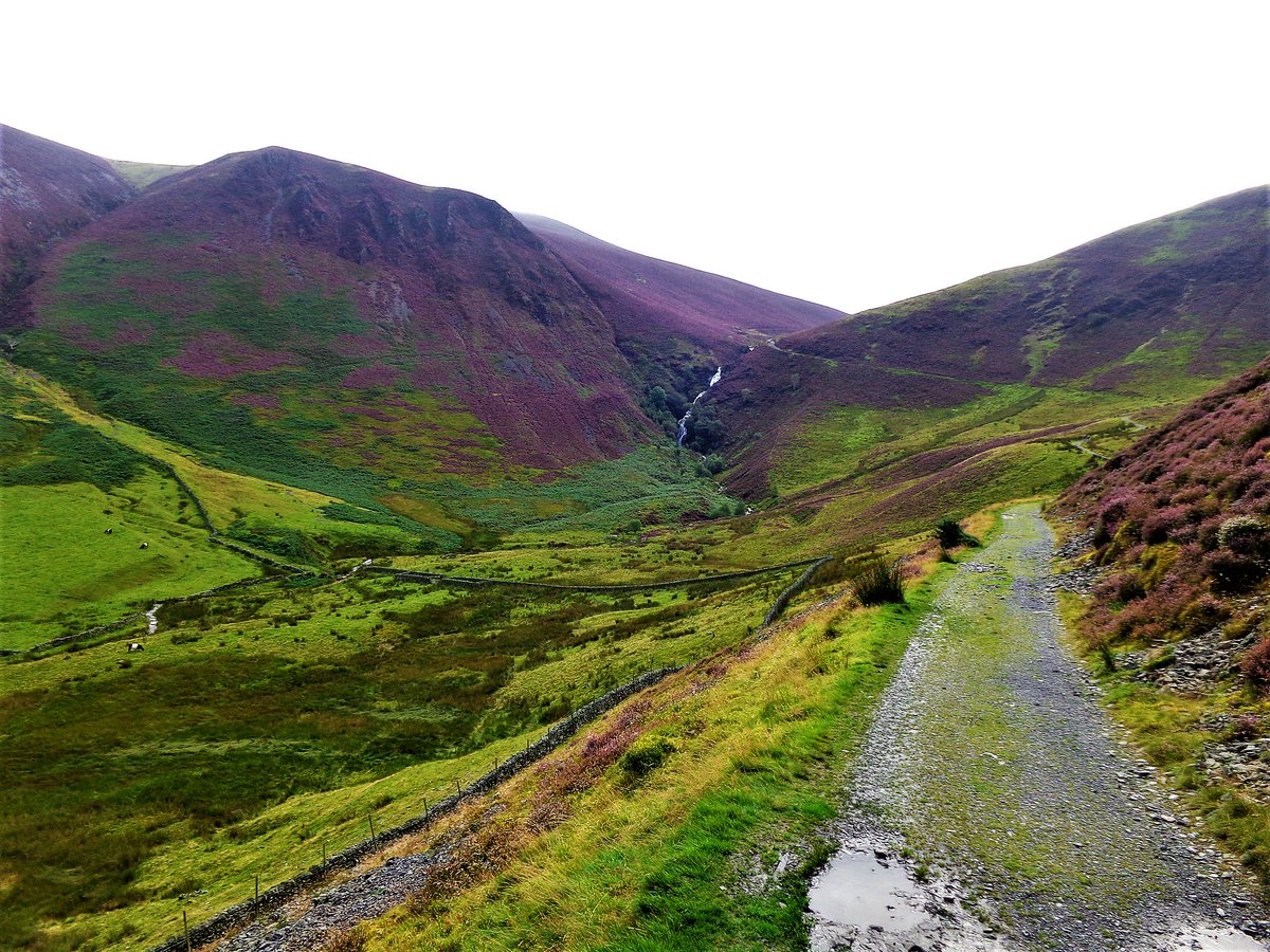 StanLeigh18's tweet photo. @glocky9 @NotJustLakes @CumbriaCrack @keswickbootco @KeswickTourism #skiddaw is always a great walk but try  #Bakestall &amp; #DashValley route https://t.co/vtDOL3cZu3