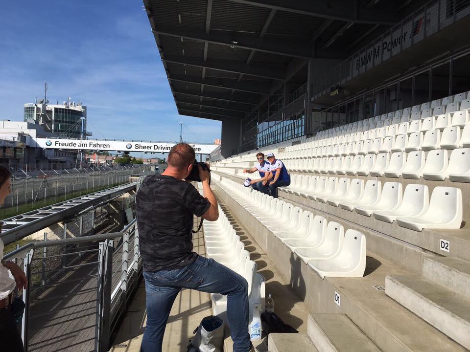 BellofStefan's tweet photo. #ThrowbackThursday #shooting mit #MarkBecher zur #StefanBellofCollection 👍👍👍 #Porsche #StefanBellof #WEC #6hMexico https://t.co/AlidiFCKGq https://t.co/q3wrz7Ing2