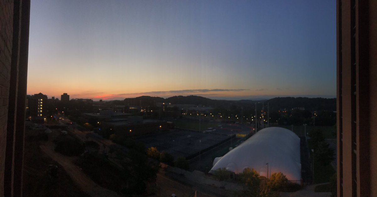 krafty28's tweet photo. Best part about 8 AM's is seeing this out my dorm window as I wake up. It's a great day to #BeAVol https://t.co/vhaRgFuWfN