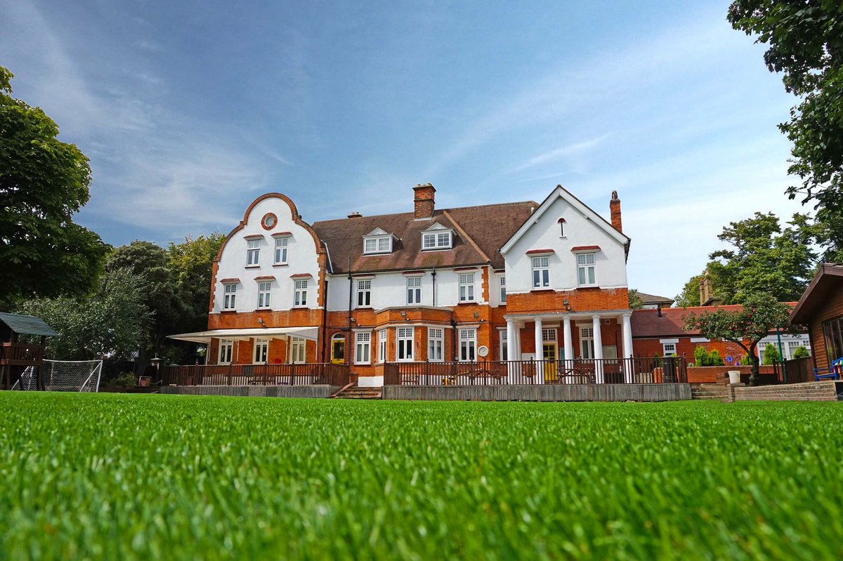 new_lawn's tweet photo. 1,600m2 of #artificialgrass installed at #WimbledonCommon #PreparatorySchool using @Namgrass Eclipse #newlawn https://t.co/aDLo6RlFgk