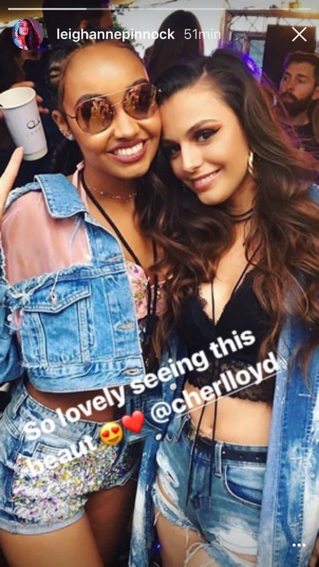 LloydUpdatesFR's tweet photo. Leigh a posté cette photo avec Cher dans sa story instagram https://t.co/UkQDhiz1BM