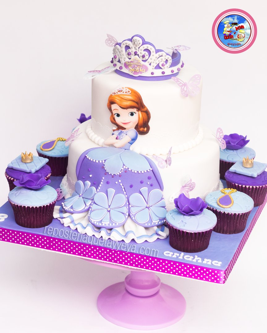 Reposteriaqyy's tweet photo. Celebrando el cumple #3 de Ariahna con la #princesitasofia #fondant #cake #fondantcake https://t.co/bj0CMGbMJW