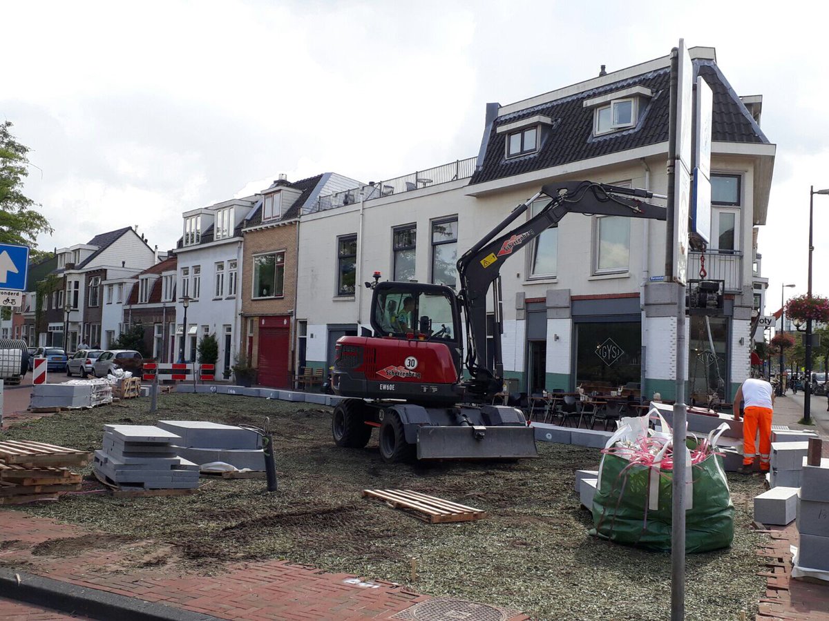 Straatweg's tweet photo. Werk in uitvoering! Het wordt een mooi plein. #boorstraat #bethlehemweg #kleinneude https://t.co/1zFKIBsbbM