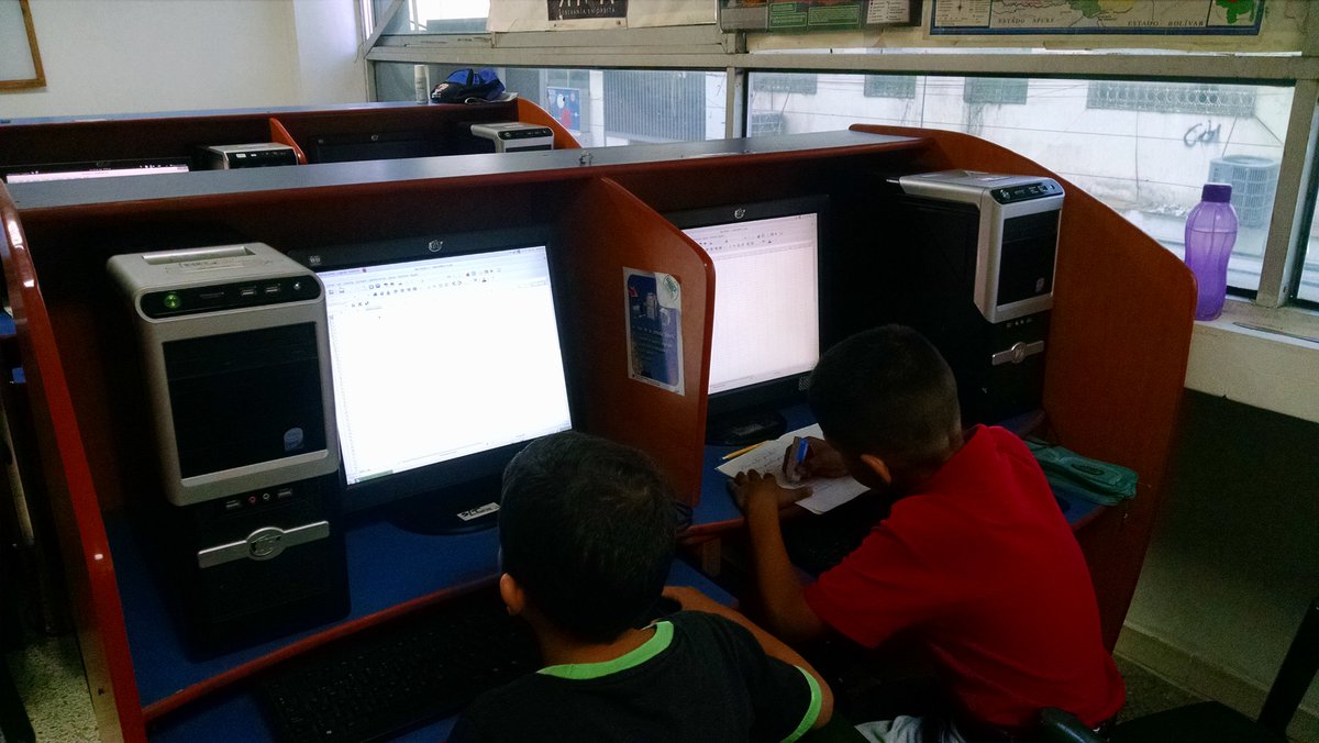 TutCbit_JavierR's tweet image. Formación a niños y niñas por parte de #TutoresCbit en la Academia de software libre sobre la herramienta ofimática #LibreofficeCalc