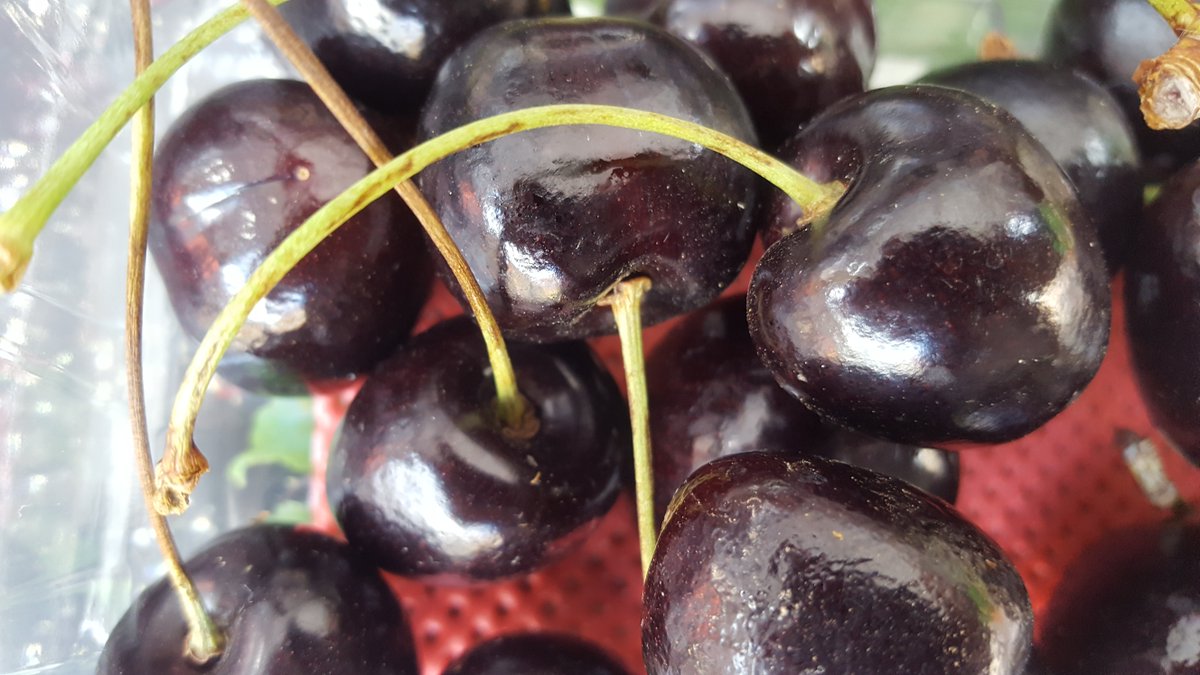 Put the cherry on your weekend by visiting Fiveways Fruit Farm at #Hampstead market tomorrow from 10-3. #farmersmarket #friyay