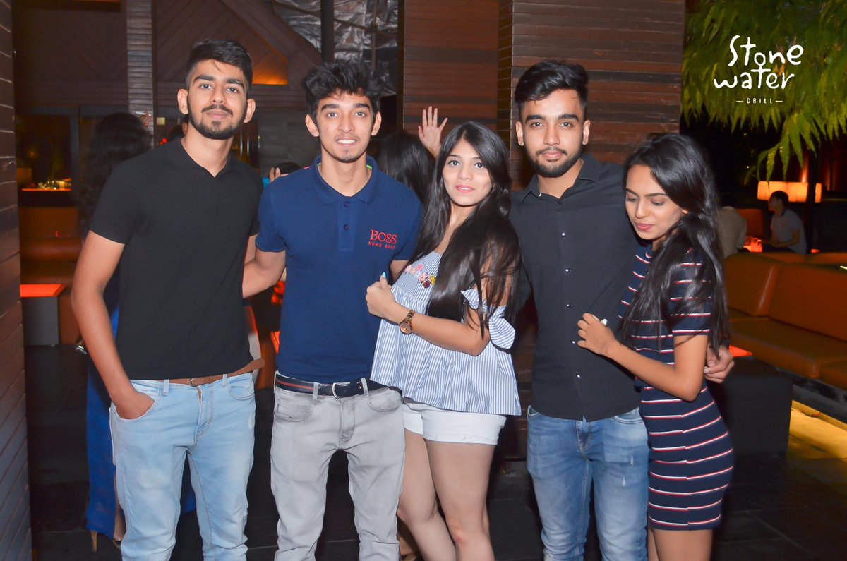 StoneWaterGrill's tweet photo. Nights at Stone Water Grill! 
#funtimes #goodtimes #welovetoparty #punenightlife #stonewatergrill #partytime #pose https://t.co/92qtjtLmq3