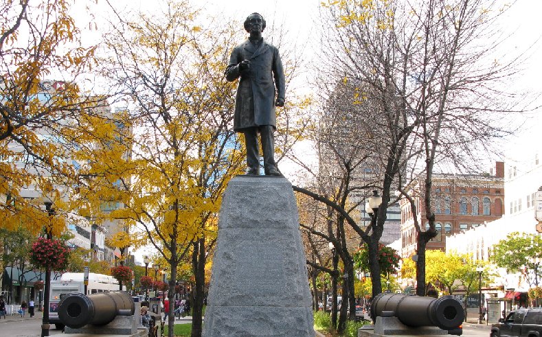 Teachers union pushing to remove Sir John A. Macdonald’s name from #Ontario schools:   bit.ly/2w6PtsB https://t.co/iKcC70KaXE