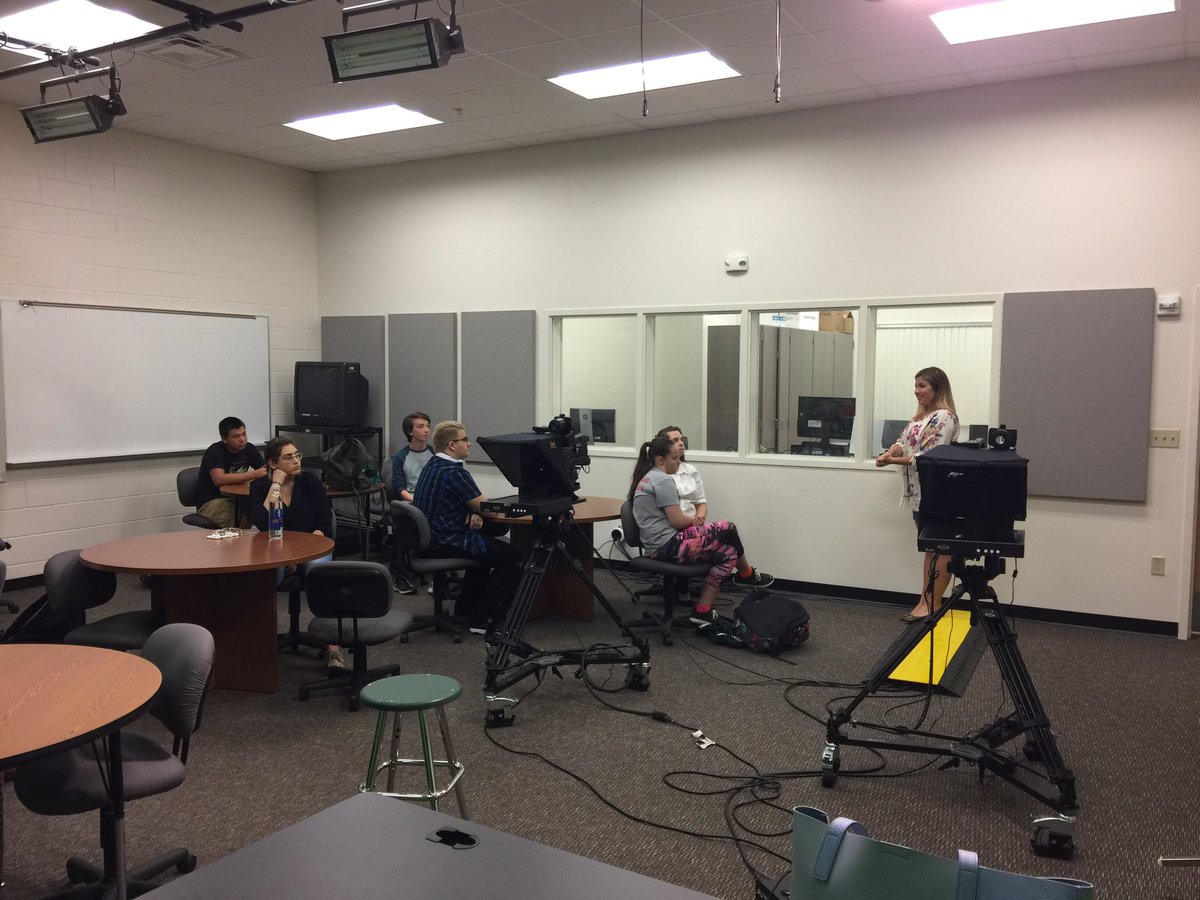 VTVNewsVHS's tweet photo. .@LyndenBlake from @SNNTV teaching the ins and outs of TV production to the cast of VTV! #scsallstar https://t.co/McB3IaRT8o