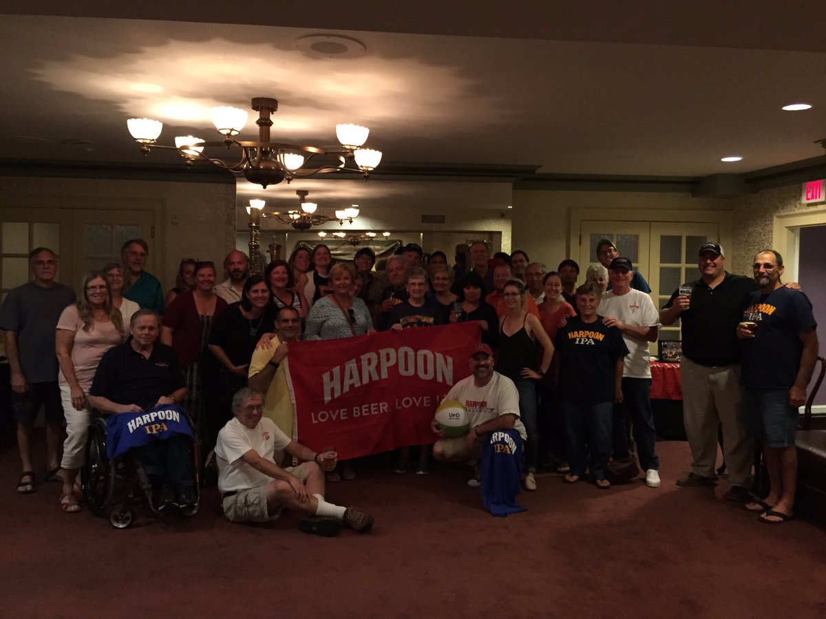 HarpoonWestMA's tweet photo. Amazing friends night @delaneylogcabin last night I will miss these people dearly! #friendsforlife #blessed #greatful #cheers https://t.co/LNSYUjuu5W