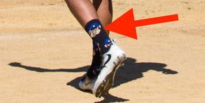 xtcoop's tweet image. #ImNotWithKap 

I’m with the LEO community

Kapernick socks

Pathetic