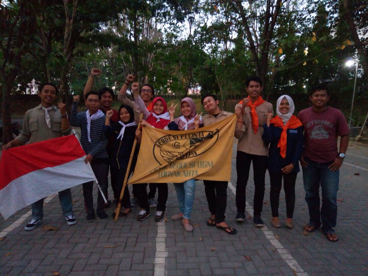 Jumat, 24 agustus 2017.
Upacara pelepasan dikjut navdar geodipa embun fajar. Semoga lancar dan diberikan keselamatan.
Salam lestari !