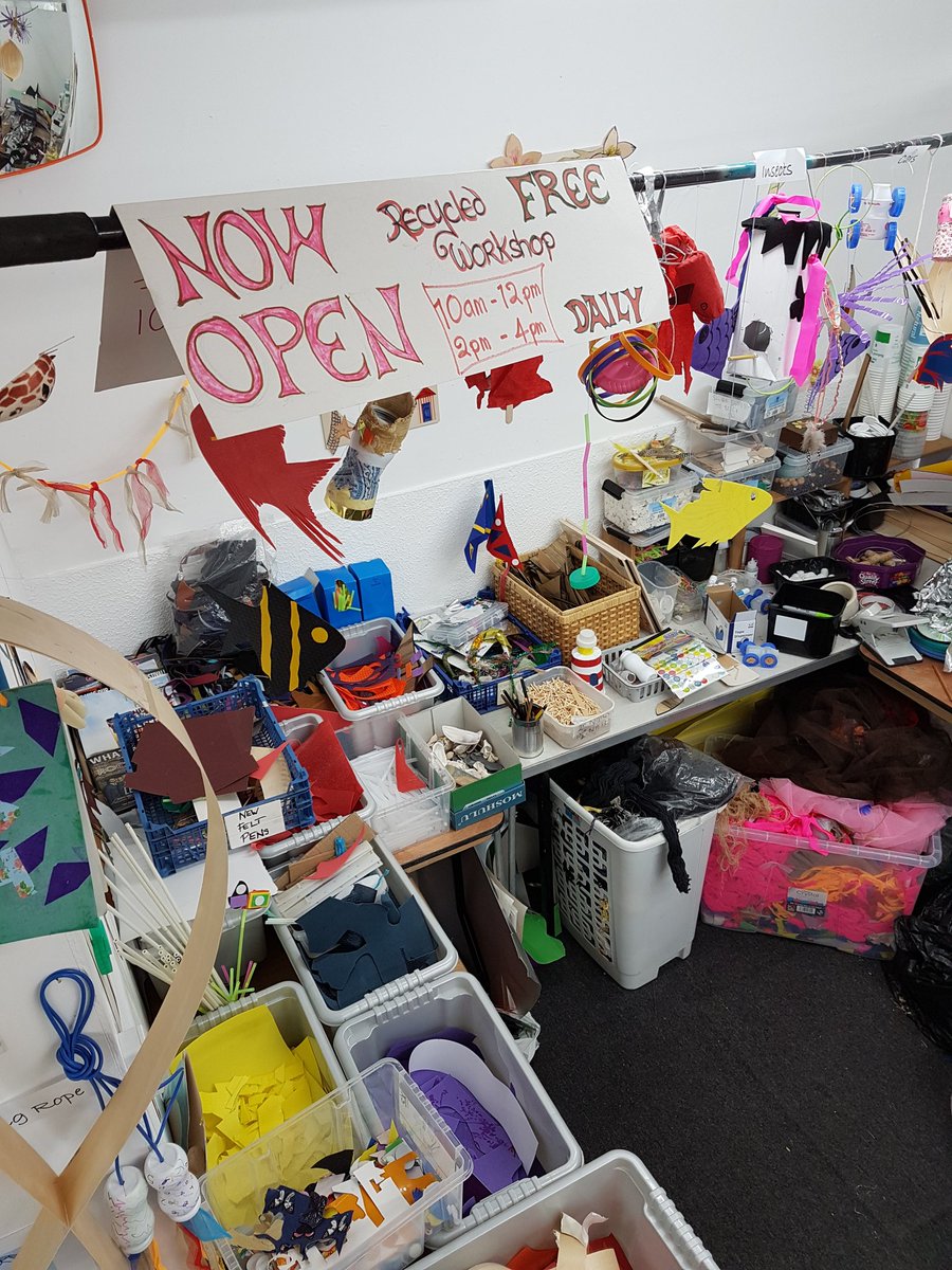 morthmorth1's tweet photo. Come and make some #recycledart @teignmoutharts TAAG where I'm volunteering today #trailartist https://t.co/HVzqi9zG2R