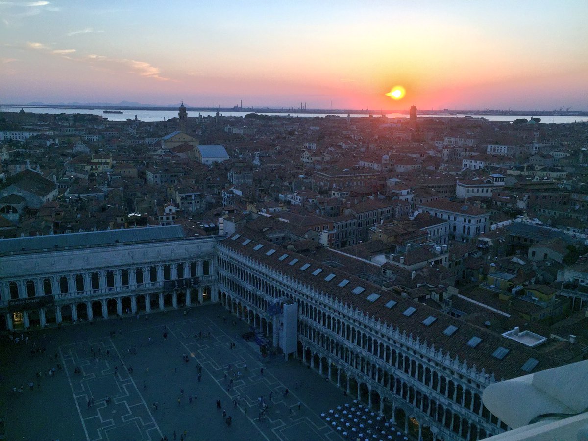Giuliadanesin's tweet photo. 19:39-19:52 🌅 #sunset #Venice #withyou https://t.co/IvV1zUcoUq