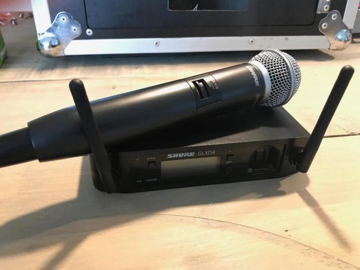 Wie heeft er interesse in een hele nette draadloze Shure GLX? link.marktplaats.nl/m1196580261?ut…