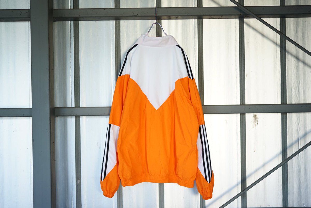 tsukigasa_used's tweet photo. | フォロワー4000人記念プレゼント企画 |

"Adidas big blouson"
パッションカラーにadidasらしい3ライン。切り替えも可愛らしく。

参加方法
このツイートをRT+フォロー
9/10(日)締切

皆さまのご参加お待ちしております！
#古着屋 #月暈 https://t.co/b0jMzM3up2
