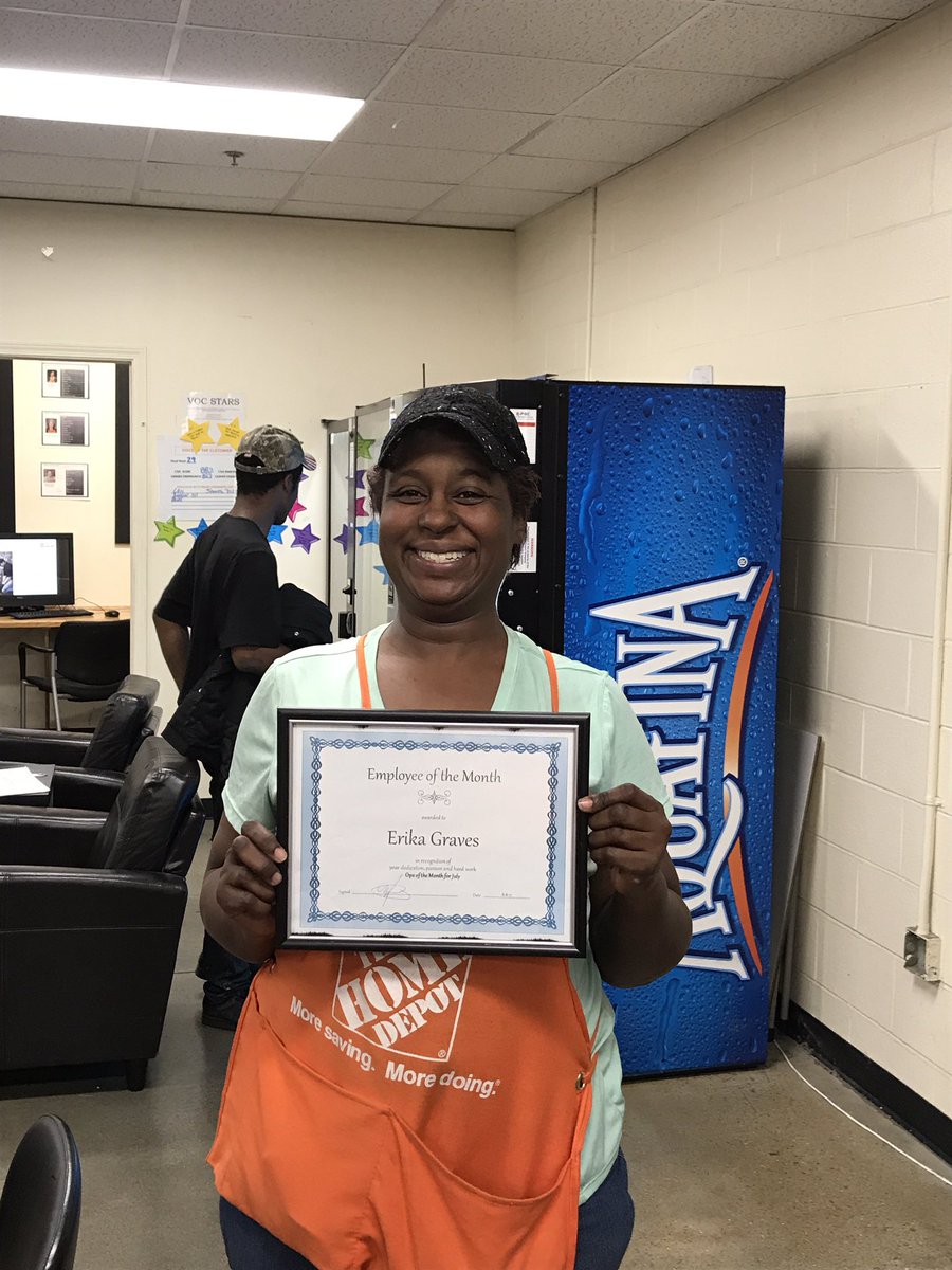 1117Cooper's tweet image. Miss Erika proudly showing off her Ops Assoc of the Month award!! #freightteamrules #teampontiac @2701Depot