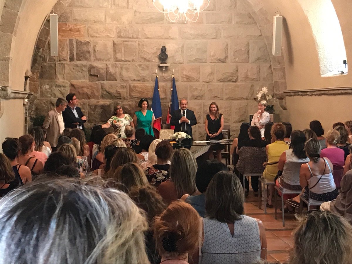 david_rachline's tweet photo. Je rencontre le personnel communal des écoles de la @VilleDeFrejus, avec sa direction et @JLechanteux, pour préparer la rentrée ! https://t.co/VCoj0wKcD9