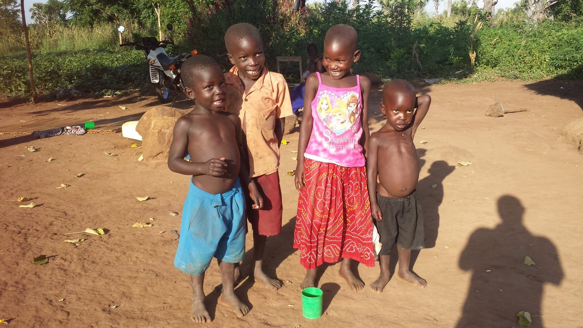 Tesdefu's tweet photo. No matter what orphans go through in life but they keep smilling.can anyone change the lives of this children..... https://t.co/QRuUdZFOEQ