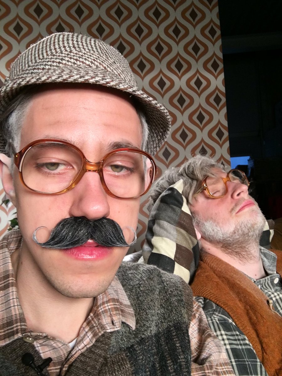 HandOfBlood's tweet image. Ab 15Uhr wird in Halle 8 bei Wargaming zurückgeschossen!
Zusammen mit @maximmarkow etwas löten! #WargamingGC #Werbung