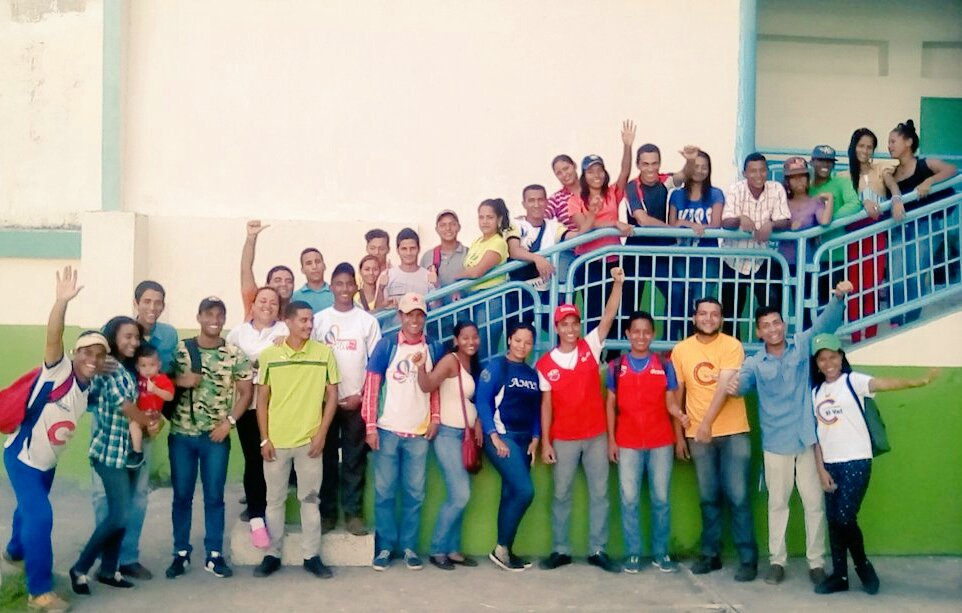 DirJuventudGEB's tweet photo. Juventud que cree en una #BolívarPotencia excelente Asambleas Juvenil en la #ParroquiaCatedral https://t.co/cp5oHUhFqc