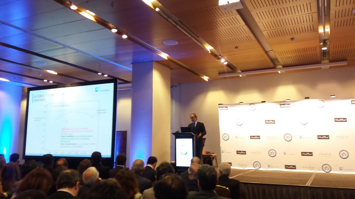 NegociosUAI's tweet photo. Rodrigo Morrás de @ces_uai en Premios ProCalidad: Mejorar la relación con los clientes es clave para recuperar la confianza. @UAI_CL https://t.co/mvhT9Zw4cM