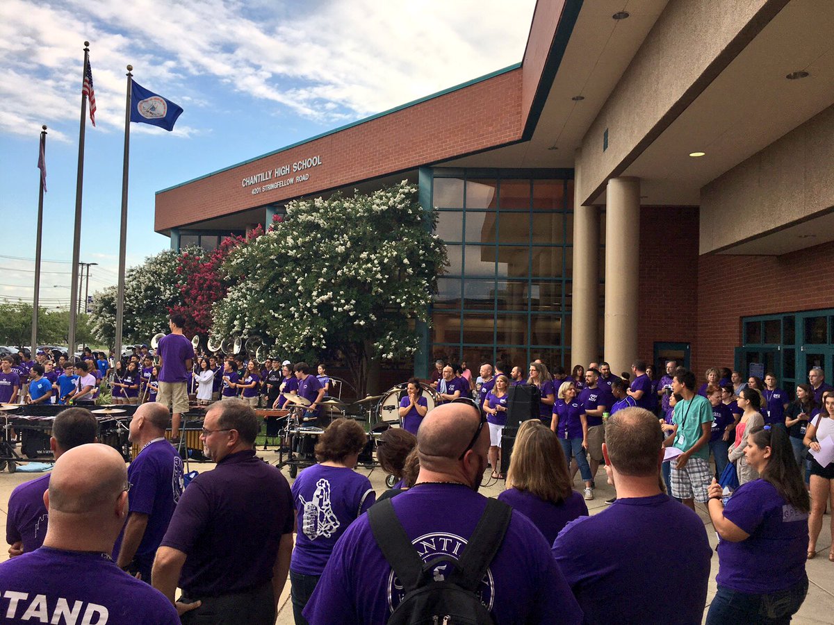 Chantilly_HS's tweet photo. Welcome new Chargers! #chantillypride https://t.co/fBuqrmkn7F
