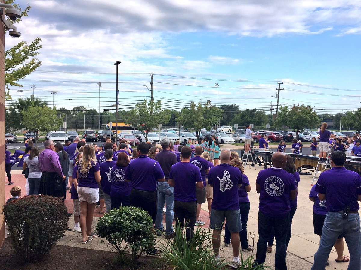 Chantilly_HS's tweet photo. Welcome new Chargers! #chantillypride https://t.co/fBuqrmkn7F