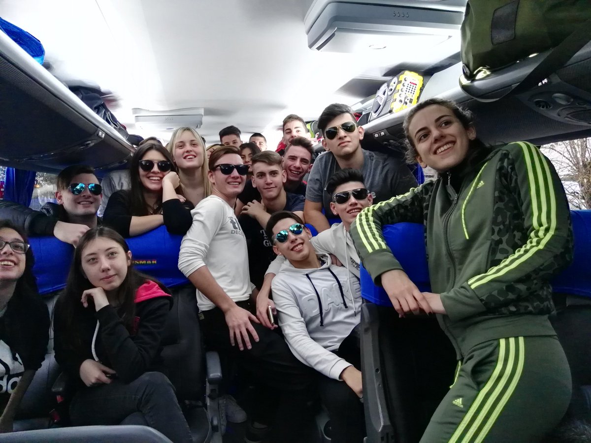 amlmutual's tweet photo. #ViajeEgresados #Bariloche #ColegioSantaAna #CiudadEvita
#LaMatanza #Baxter #FelizViaje https://t.co/TimwjaVIR0