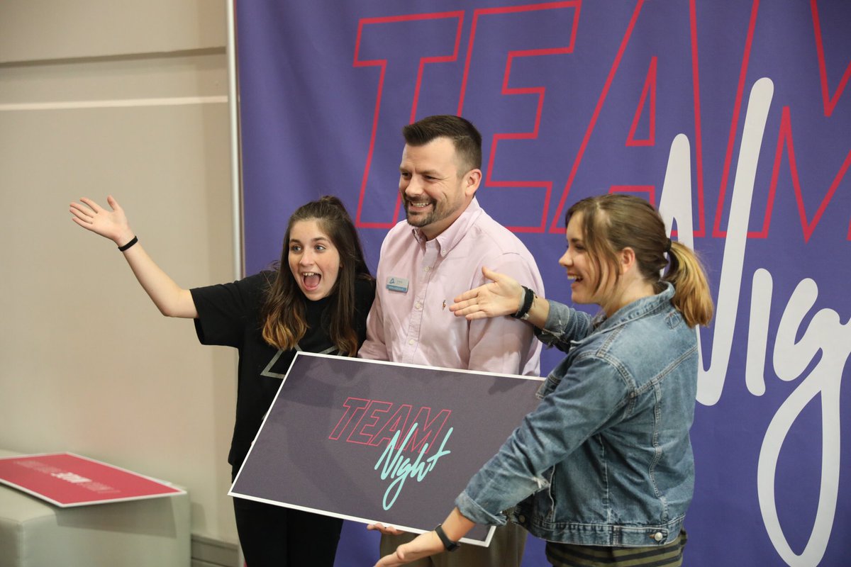 HighlandsKids's tweet photo. We send the biggest THANK YOU to the 5,000 leaders who love the families of @HighlandsAL by serving on the #HighlandsDreamTeam! #TeamNight17 https://t.co/WfYl7NihFO