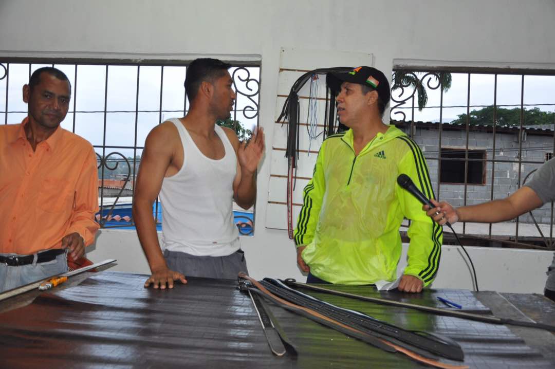 HenriFalconLara's tweet photo. El emprendimiento es clave para progresar; con un crédito le echaremos una mano y así podrá mejorar su negocio https://t.co/EjxueirpY5