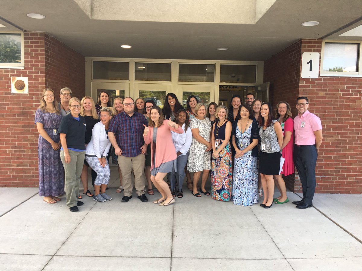 KOAikenElemMrT's tweet image. HAPPY FIRST DAY OF SCHOOL @KOGoldenEagles Aiken teachers &amp;amp; students are ready for a great day! #backtoKO #staffselfie #firstdayofschool2017