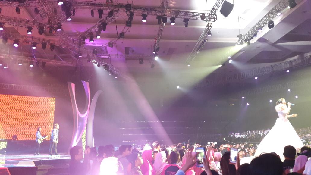 "Asal Kau Bahagia" yg dibawakan <a href="/Armada/">Armada Music</a> feat <a href="/PrillyBie/">Prilly ☘️</a> jadi karaoke massal di #SCTV27