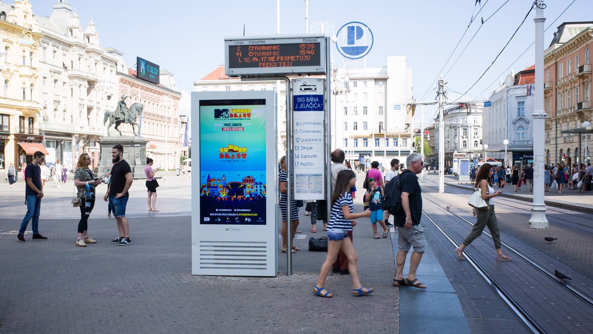 go2digital_hr's tweet photo. Summer festival, party weekend in Porec! #mtvsummerblast #citylights #digitalsignage #willsmith #mtv #dukedumont #go2digital https://t.co/Swu4l28wVq