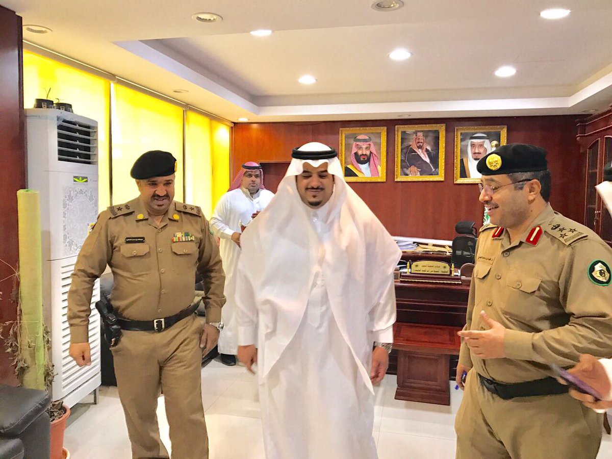 خبر عاجل Twitterissa أمير الرياض بالنيابة الأمير محمد بن عبدالرحمن يقوم بزيارة مفاجئة لأقسام وتوقيف مرور الناصريه وناقش الضباط والأفراد حيال ملاحظات المراجعين Https T Co Cg08ba1ijo