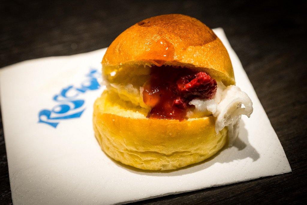 Il nostro stuzzicante #bottoncino con #Baccalà mantecato e #lamponi
#rosciolicaffe #roma #roscioli #roscioliroma