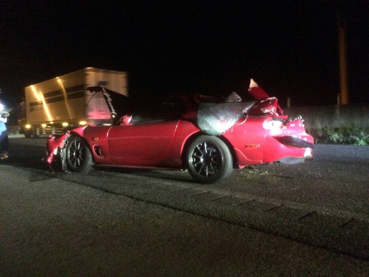 Yoyoyo O ヽ ー ﾉ على تويتر 13年 平成25年 セカンドカーをコペンから最強クラスのスポーツカーに乗り換えることにした 幕張ゼロヨンで鉄仮面がボロ負けしてからずーっと脳裏にあった スカイラインのライバルのロータリースポーツfd3s 5型 Rx 7を購入 八戸帰り