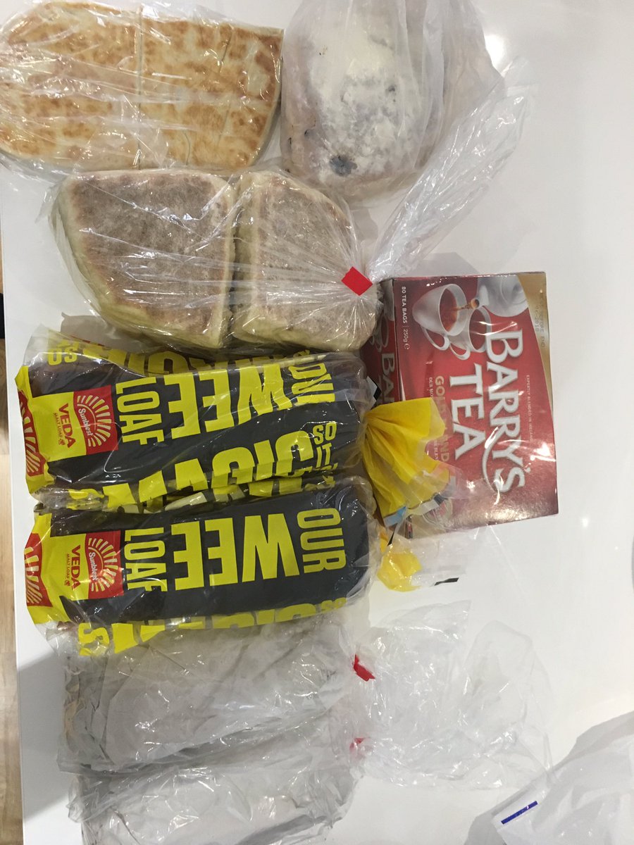 jadeamccune's tweet photo. When muma comes to visit with half of Ireland's bread supply...#carbheavy #allthebread #sodabread #potatobread #veda #barrystea ☘️🇮🇪🍞 https://t.co/0uYx7QG6x1