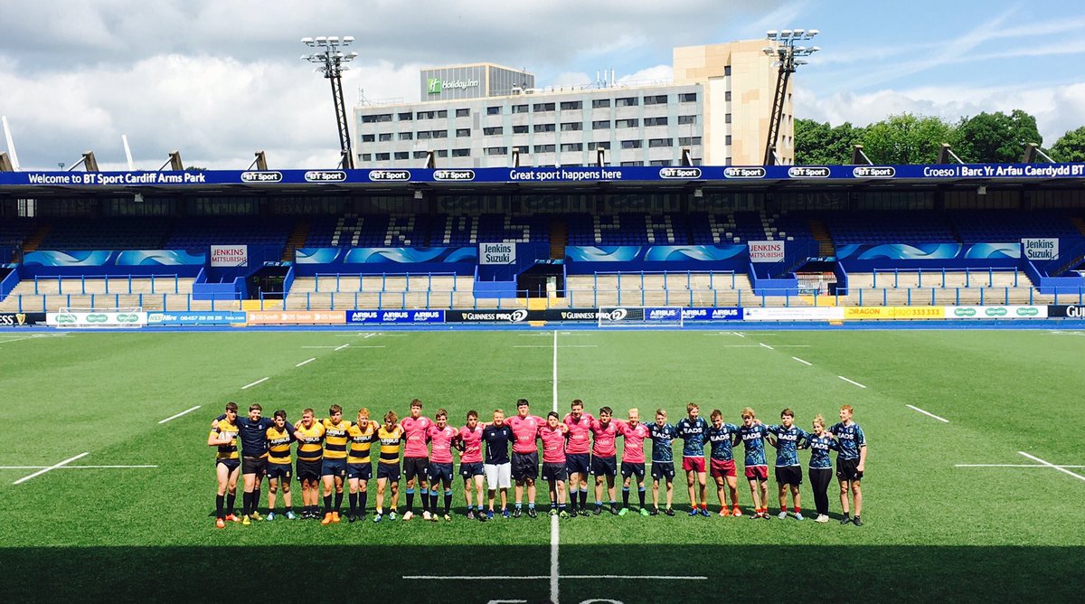 CRugbyCommunity's tweet photo. Congratulations to our first ever BTEC graduates! 100% success on university applications! We wish you all the best of luck! 🎓🏉 https://t.co/fFWGUClWW4