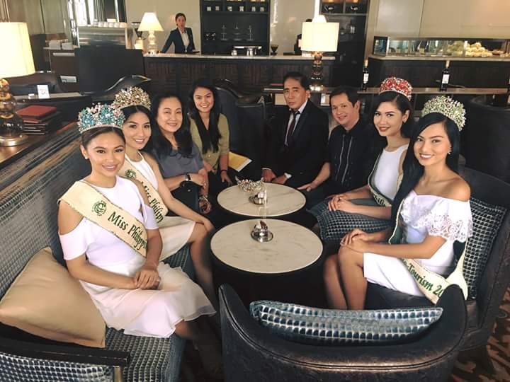 mmjkofficial's tweet photo. @jmarasiganoffcl  Our Miss Philippines Earth Water 2017 Queen Jessica Marasigan with the other reigning Queens sa Diamond Hotel Philippines. https://t.co/Xr5cU7zXjt