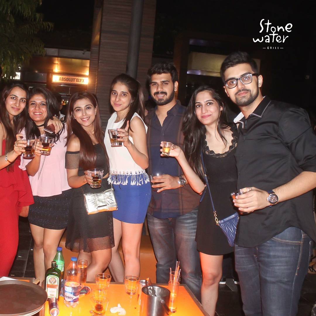 StoneWaterGrill's tweet photo. Nights at Stone Water Grill! 
#funtimes #goodtimes #welovetoparty #punenightlife #stonewatergrill #partytime #pose https://t.co/YoeajncY4Z