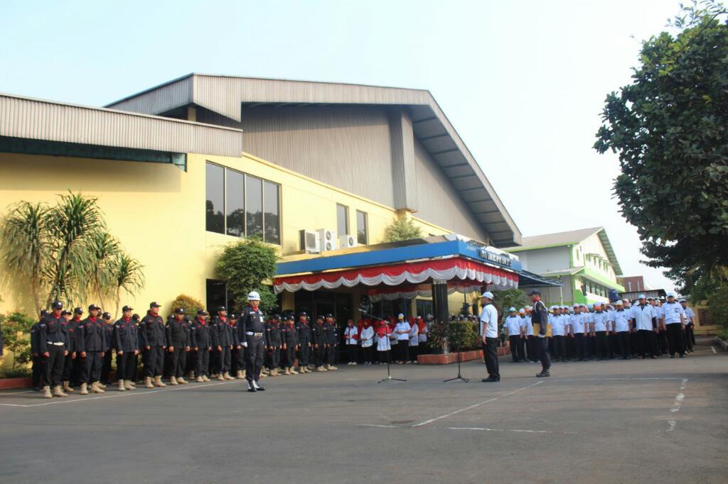 puk_fscm's tweet photo. Upacara bendera HUT #ri72 bersama @gm_dki @FSPMI_KSPI https://t.co/0KVfap9gbk