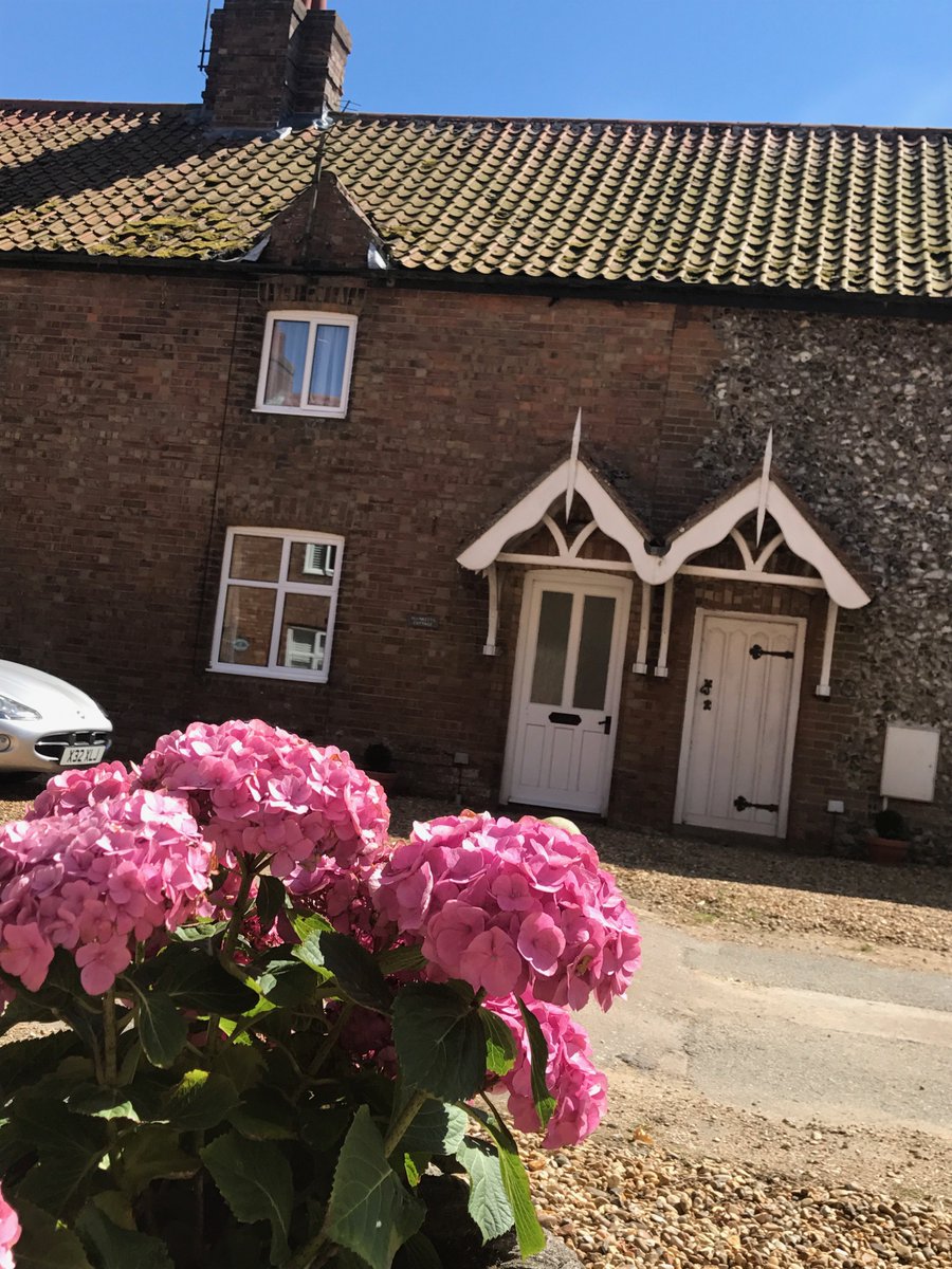 Plunketts Cottage tweet media