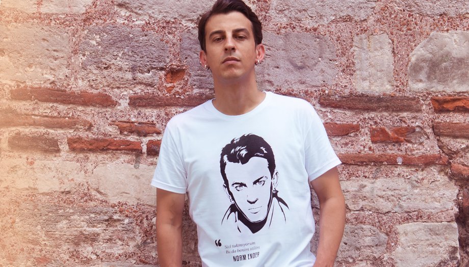 emimusicturkey's tweet photo. Lisanslı Norm Ender tişörtleri bugün satışta… İstikamet @yer6store! #NormStyle Bebeğim! https://t.co/NakA5vzzgC https://t.co/gQR1QOmKfO
