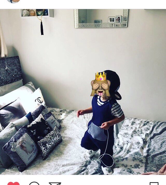 DeeDees_83's tweet photo. When Ur Having Nose On Instagram And U Come Across A Picture With 3 Of Ur Cushions U Made On A Bed #GirlsGotTaste #LoveWhatIDo https://t.co/se7AFXDJ86