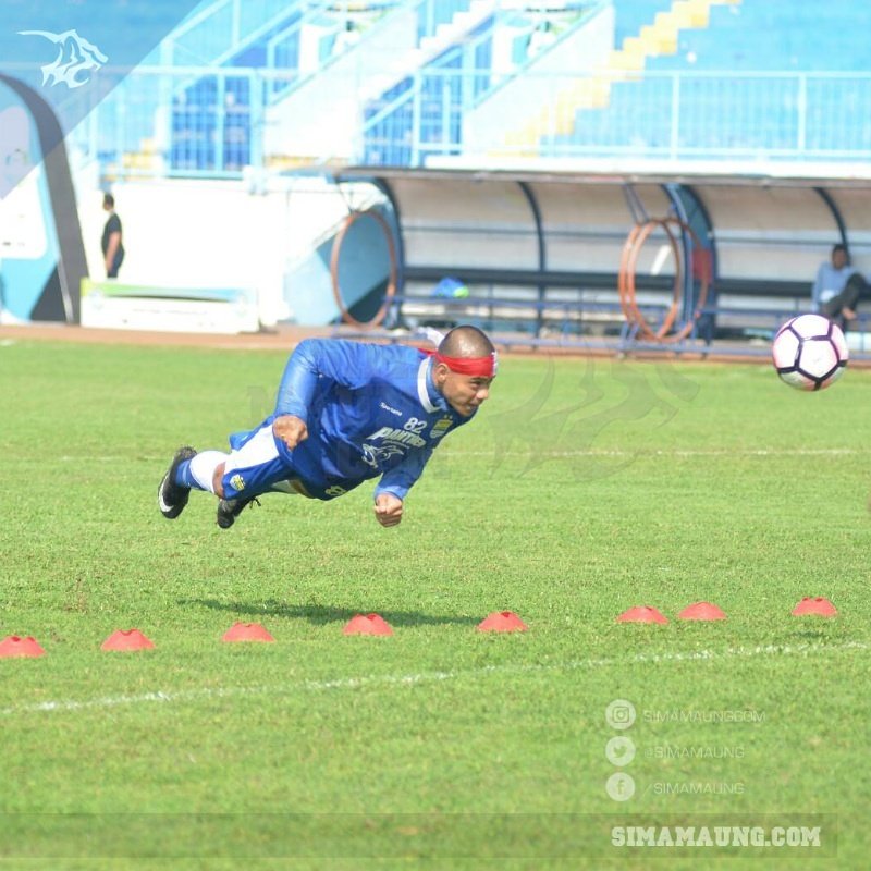 simamaung's tweet photo. Merdeka itu terbang,
melupakan semua yang pernah singgah di angan. #eh #72tahunIndonesia https://t.co/UtlKQDAVSU